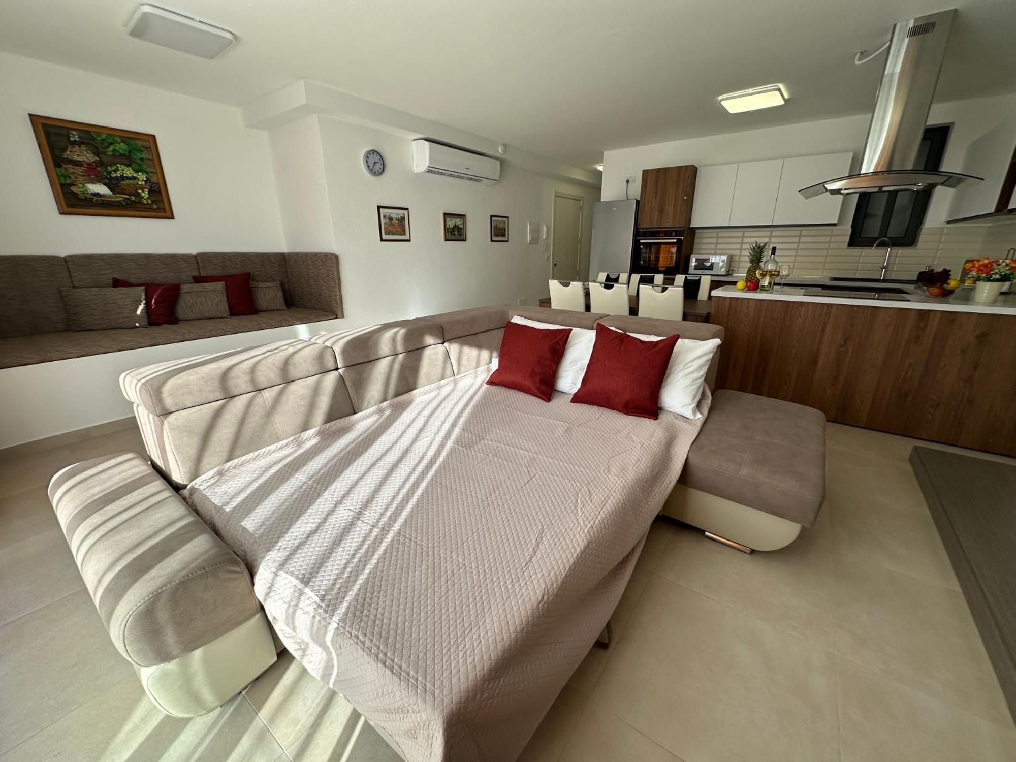New, Airy And Spacious Apartment In 멜리에하 외부 사진