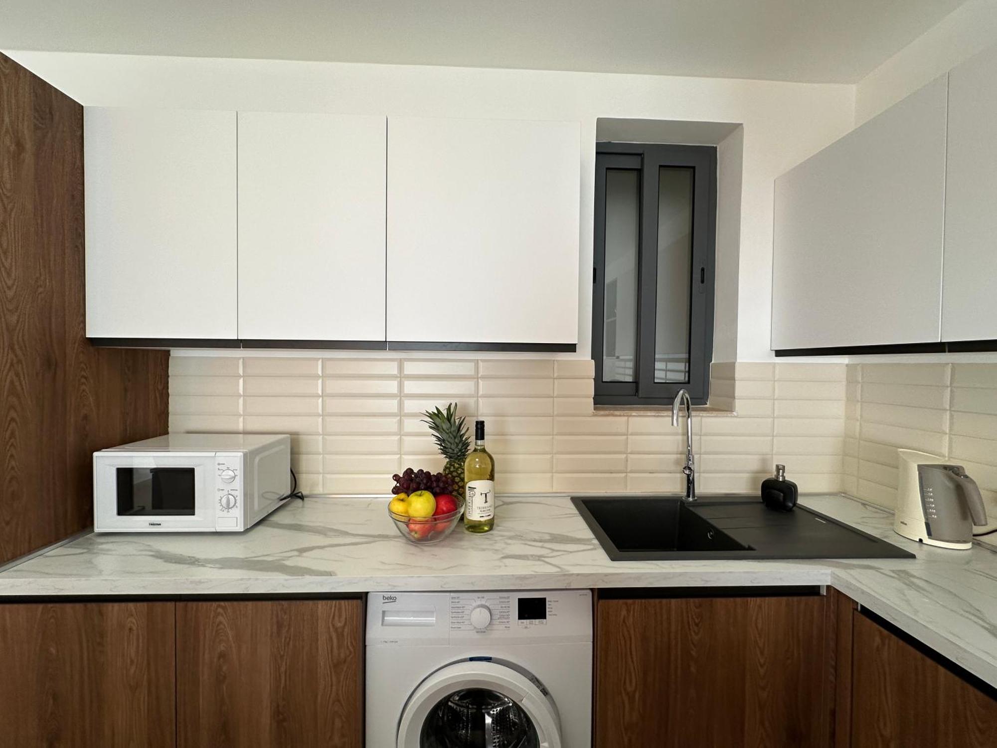 New, Airy And Spacious Apartment In 멜리에하 외부 사진