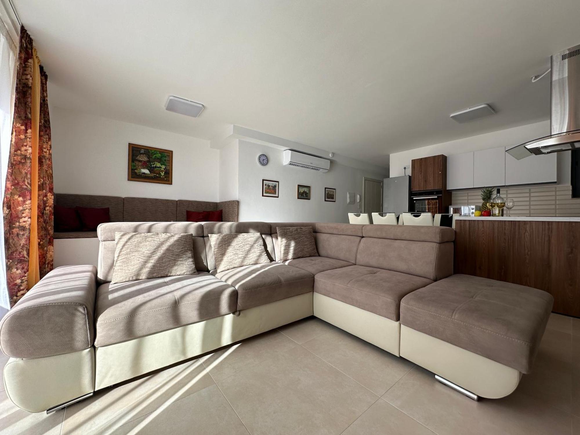New, Airy And Spacious Apartment In 멜리에하 외부 사진
