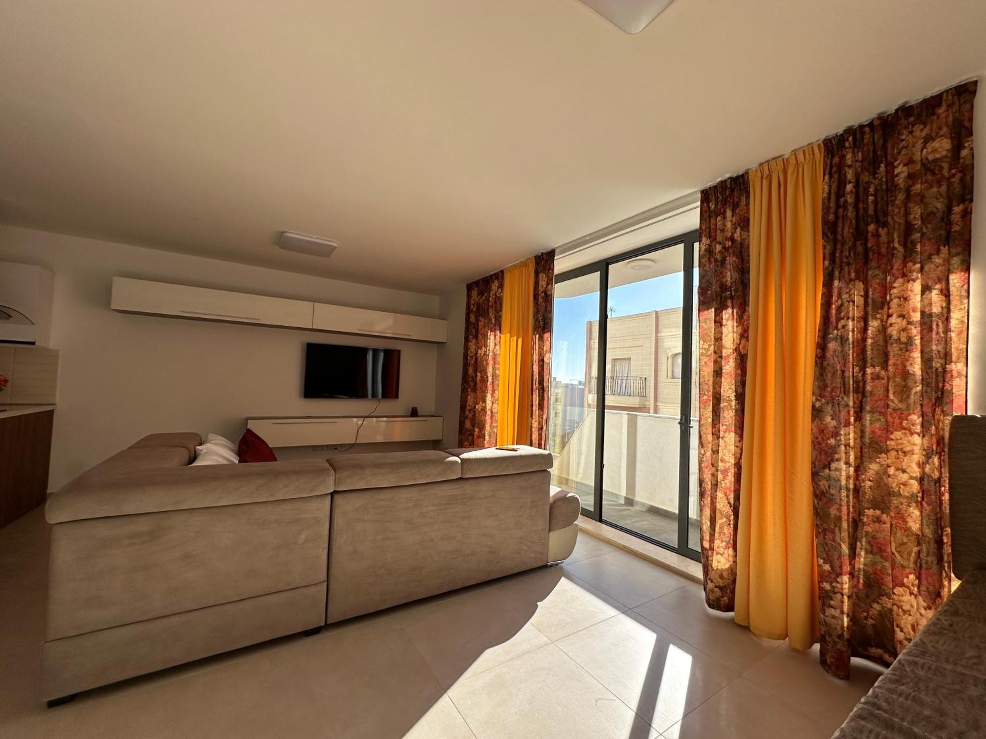 New, Airy And Spacious Apartment In 멜리에하 외부 사진