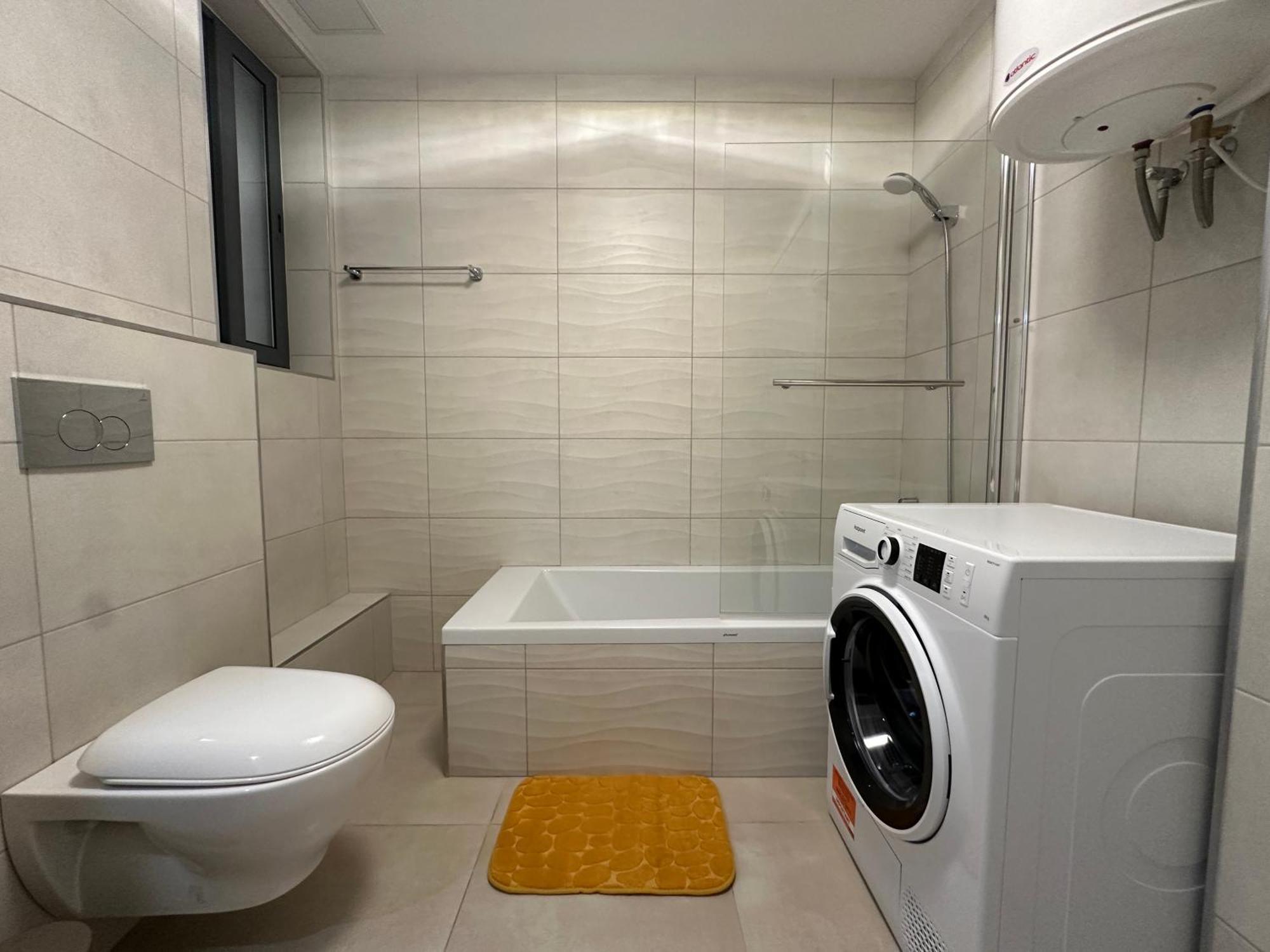 New, Airy And Spacious Apartment In 멜리에하 외부 사진
