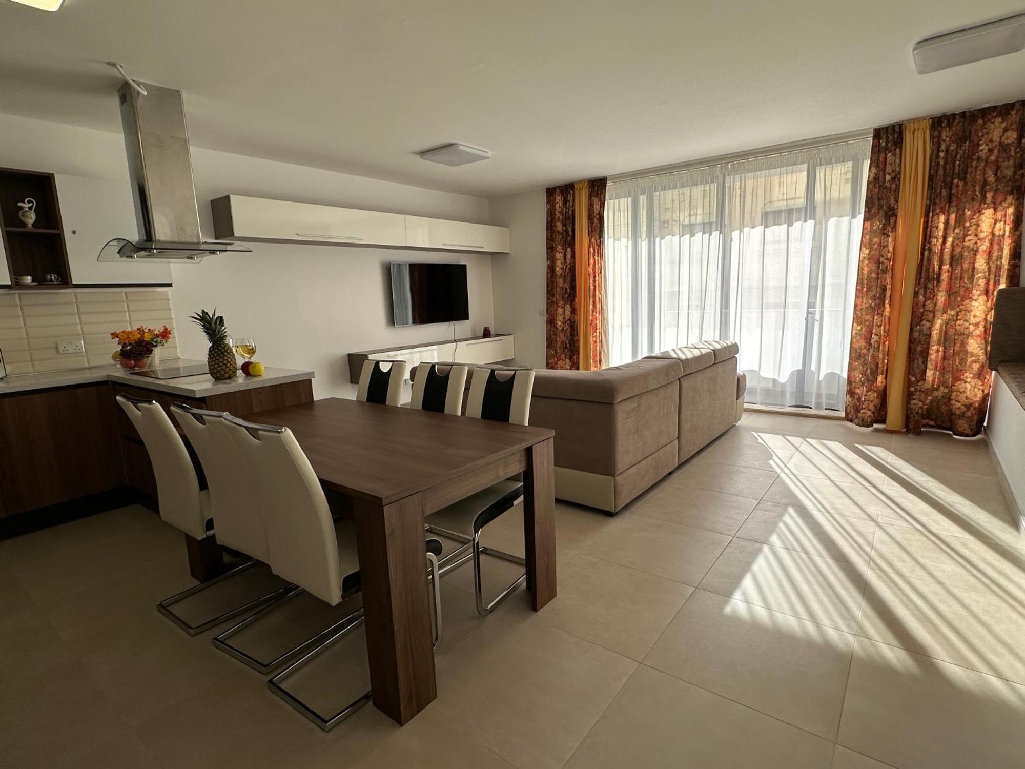New, Airy And Spacious Apartment In 멜리에하 외부 사진