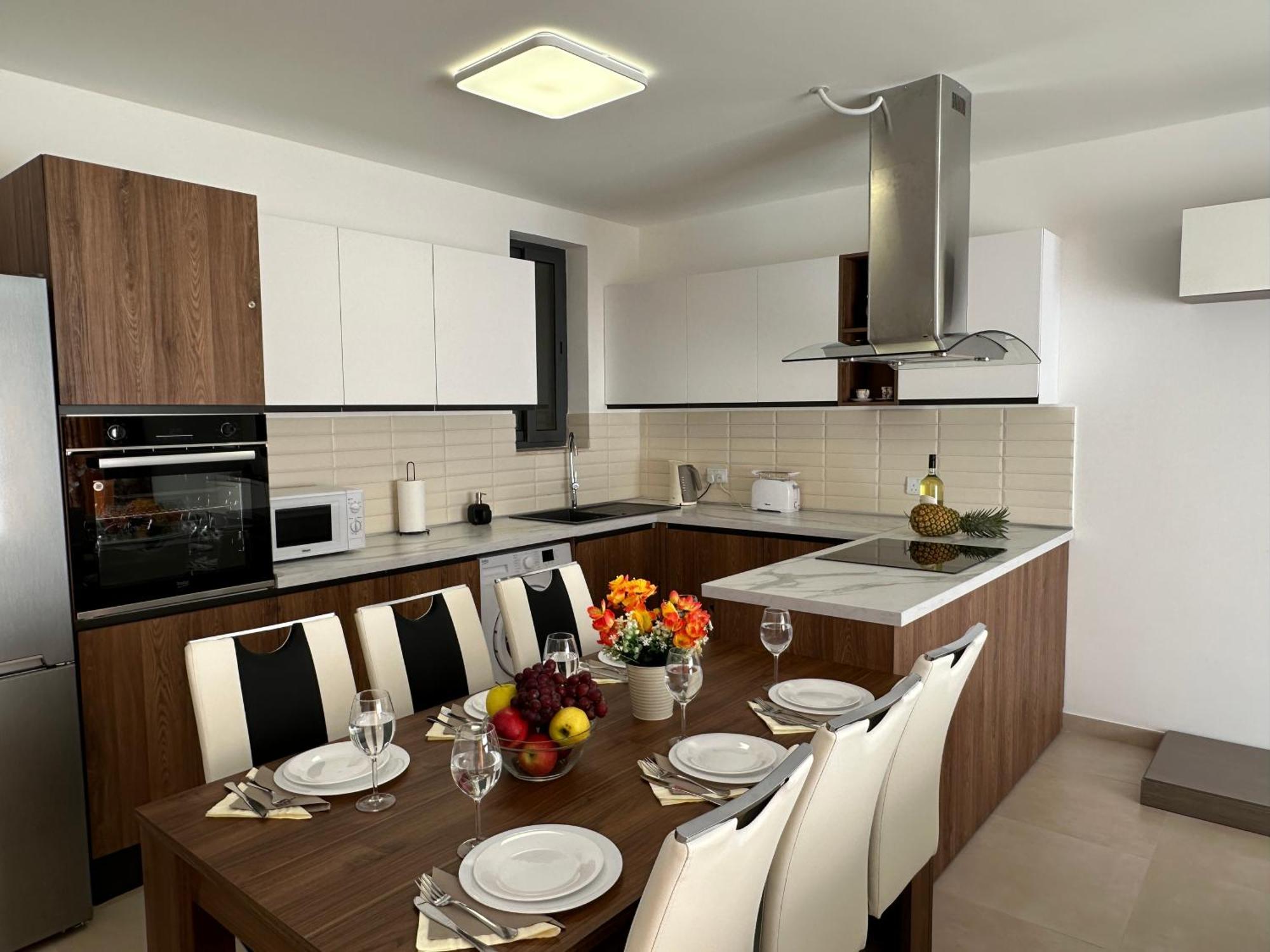 New, Airy And Spacious Apartment In 멜리에하 외부 사진